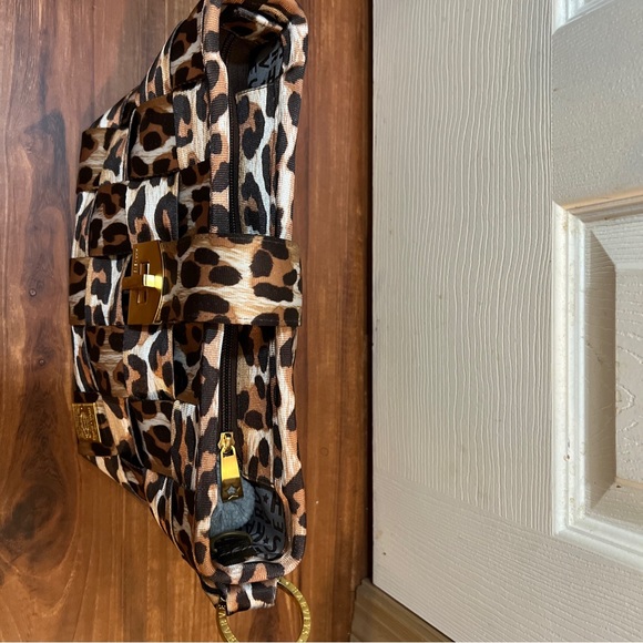 Harvey Seatbelt Leopard Carriage Ring Bag. Bag is like brand new. - Picture 4 of 11